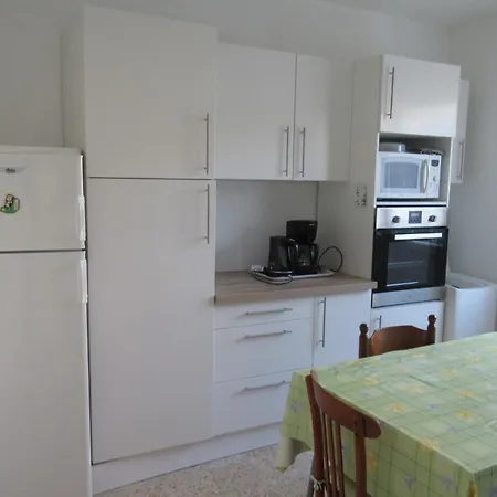 T3 Clim 4 Pers Terrasse Jardin Piscine Apartmán *